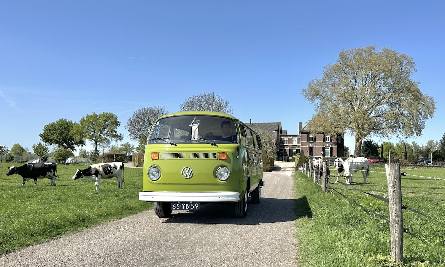 Groen Volkswagen busje voor 8 personen inclusief route