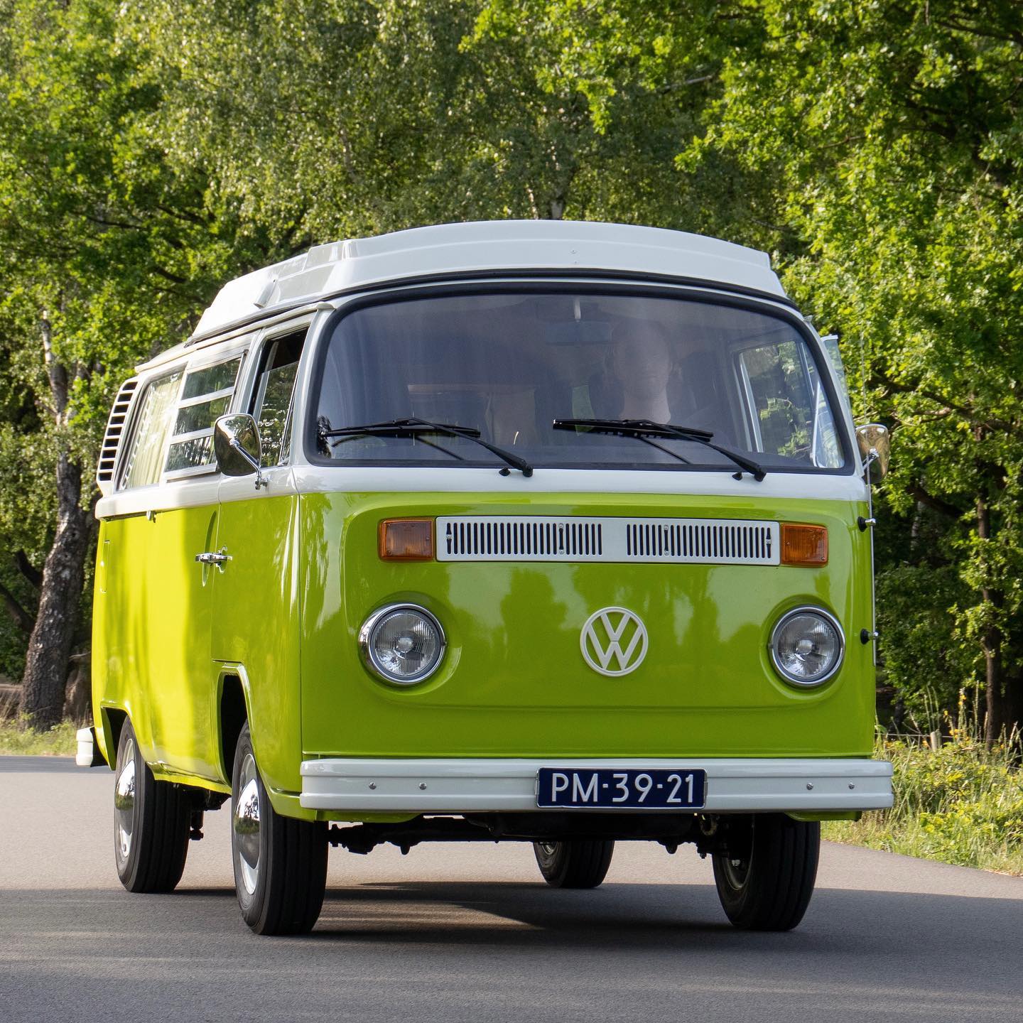 BREAKING NEWS 😍 Ons nieuwe Volkswagen T2 busje Fred is klaar en kan vanaf NU geboekt worden op onze website! 🎉🥳 En voor wie bij Oscar achter het net viste (of gewoon te laat was met boeken): dit busje heeft nog niks in de agenda staan. Lekker veel keuze dus! 😀
.
#bijzonderebusjes #westervoort #camper #volkswagen #vwbus #kamperen #bijzonderecamping #origineelovernachten #oldtimer #avontuur #posbank #vwoldtimer #veluwe #volkswagencamper #volkswagenbusje #volkswagenbus #camperhuren #kamperenmetkinderen #weekendjeweg #weekendjewegineigenland #bijzonderplekje #retrobusje #vakantiemetkinderen #kampereninnederland #westfalia #vwbusje #vwt2 #zomervakantie #natuurcamping #natuurkampeerterrein